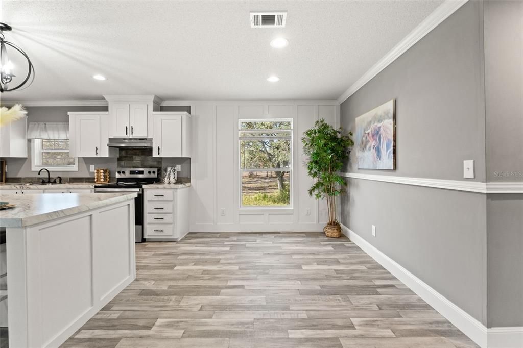 На продажу: $294,000 (3 спален, 2 ванн, 1352 Квадратных фут)