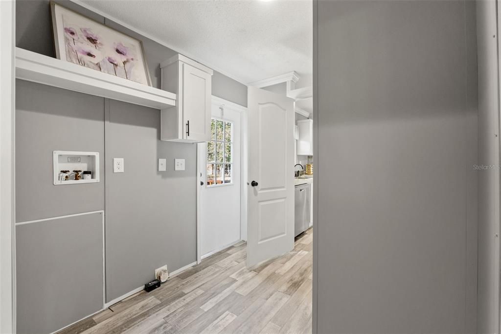 На продажу: $294,000 (3 спален, 2 ванн, 1352 Квадратных фут)