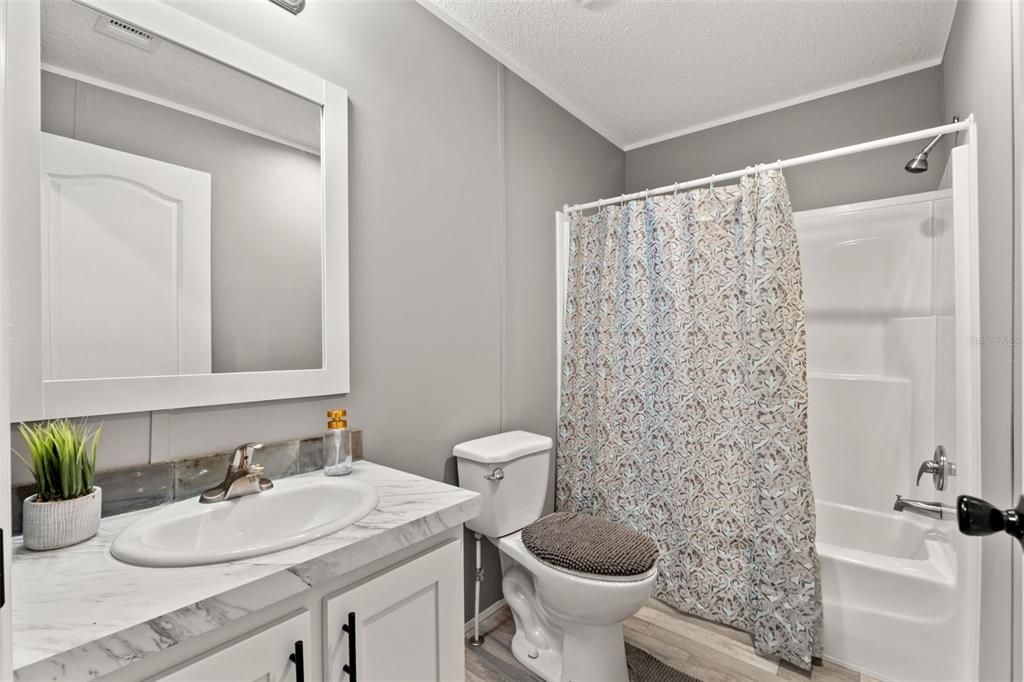 На продажу: $294,000 (3 спален, 2 ванн, 1352 Квадратных фут)