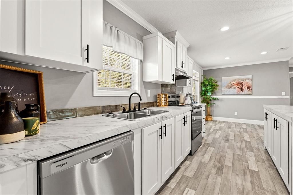 На продажу: $294,000 (3 спален, 2 ванн, 1352 Квадратных фут)