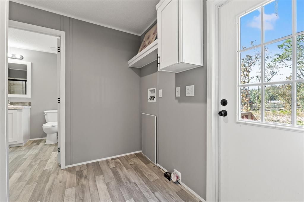 На продажу: $294,000 (3 спален, 2 ванн, 1352 Квадратных фут)