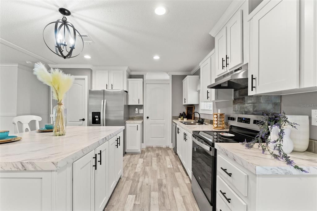 На продажу: $294,000 (3 спален, 2 ванн, 1352 Квадратных фут)