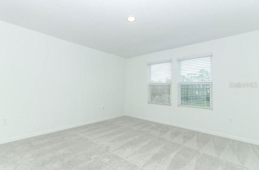 For Sale: $400,000 (5 beds, 3 baths, 2517 Square Feet)