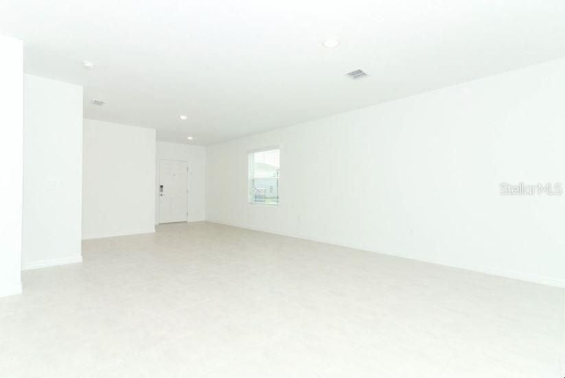 For Sale: $400,000 (5 beds, 3 baths, 2517 Square Feet)