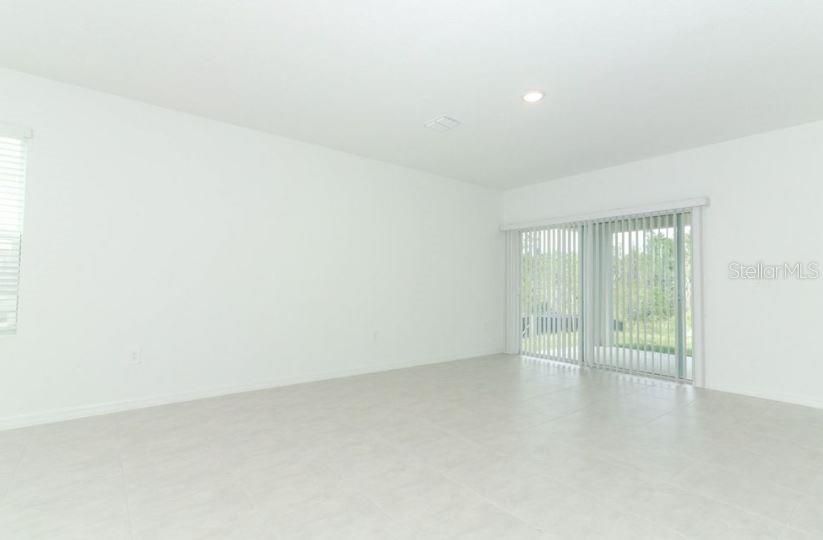 For Sale: $400,000 (5 beds, 3 baths, 2517 Square Feet)