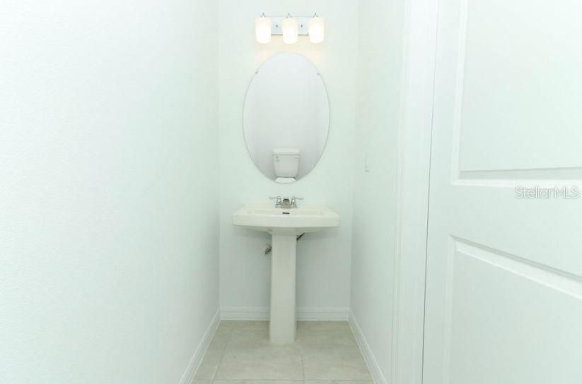 For Sale: $400,000 (5 beds, 3 baths, 2517 Square Feet)