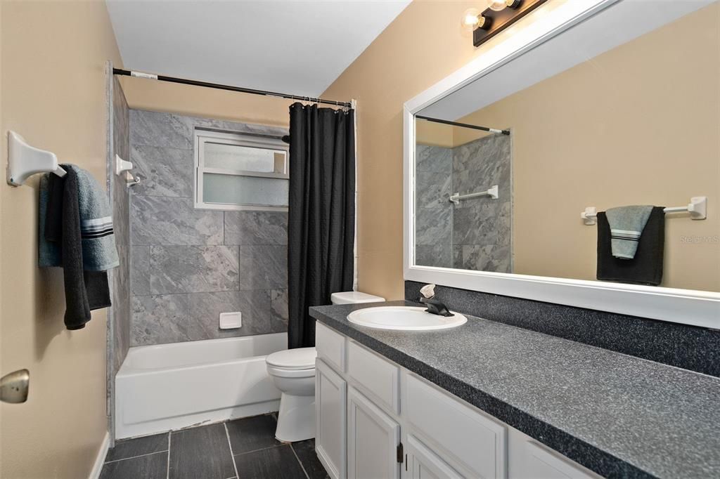 En Venta: $405,000 (4 camas, 2 baños, 1920 Pies cuadrados)