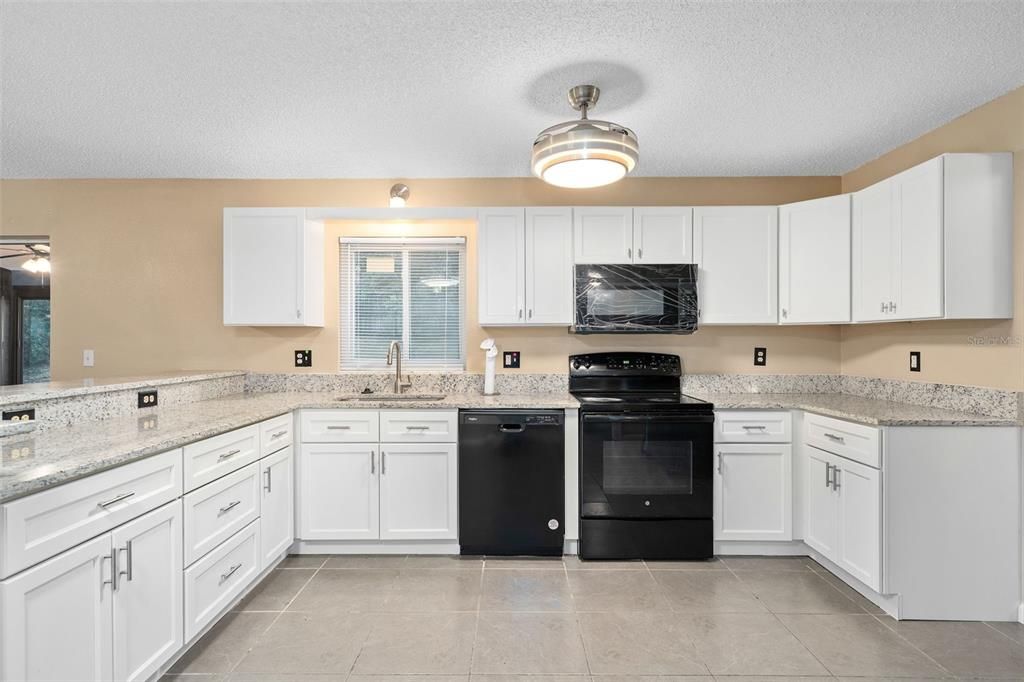 En Venta: $405,000 (4 camas, 2 baños, 1920 Pies cuadrados)