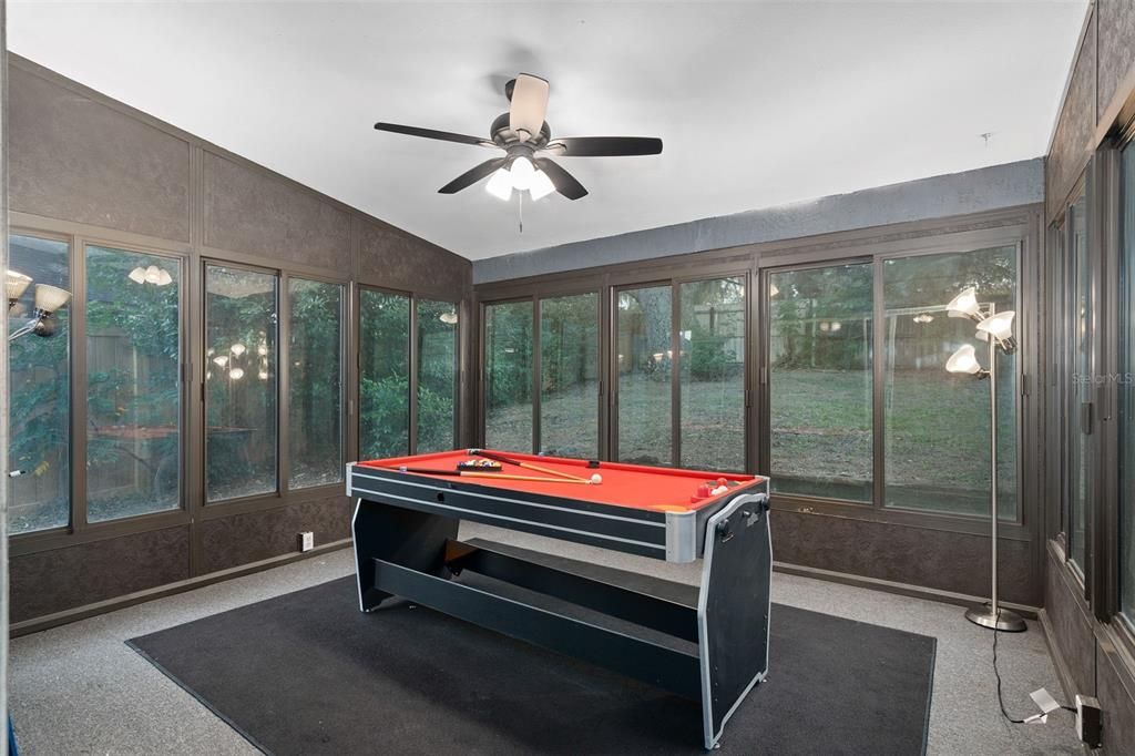 En Venta: $405,000 (4 camas, 2 baños, 1920 Pies cuadrados)