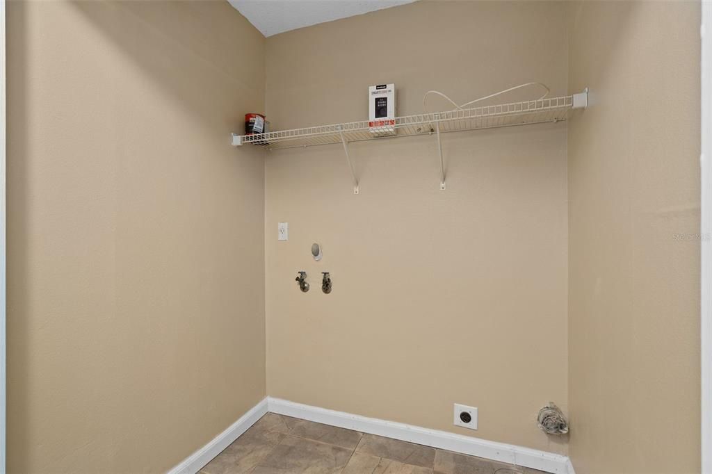 En Venta: $405,000 (4 camas, 2 baños, 1920 Pies cuadrados)