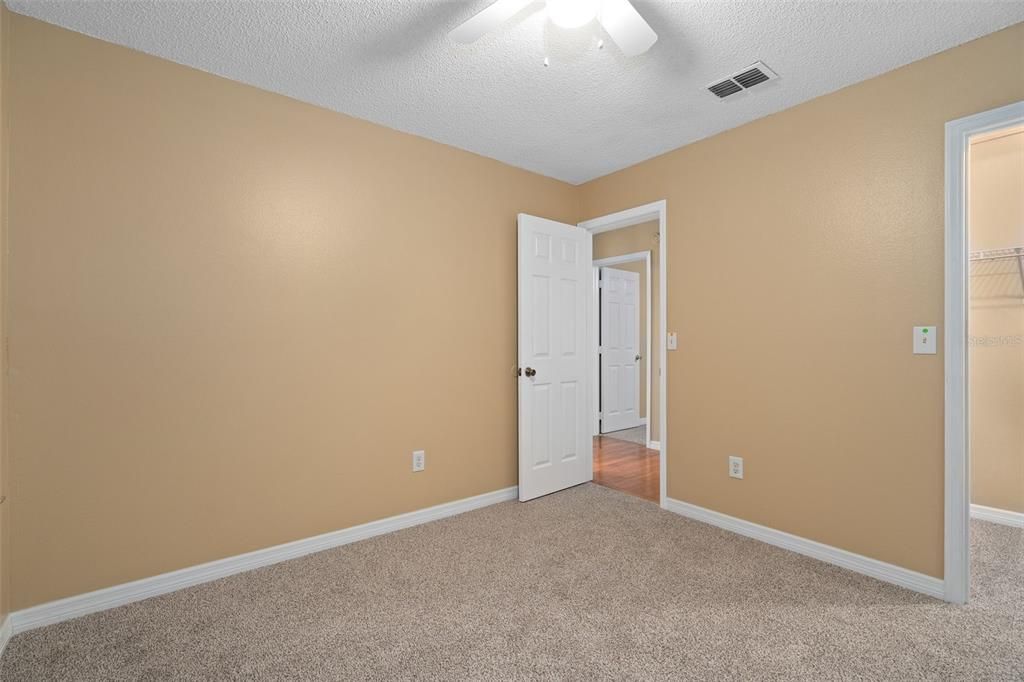 En Venta: $405,000 (4 camas, 2 baños, 1920 Pies cuadrados)