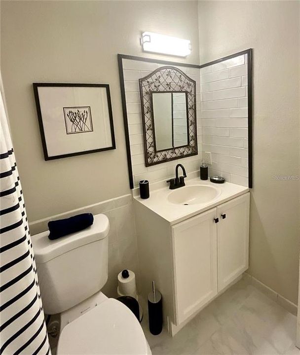 For Sale: $164,900 (2 beds, 1 baths, 1035 Square Feet)