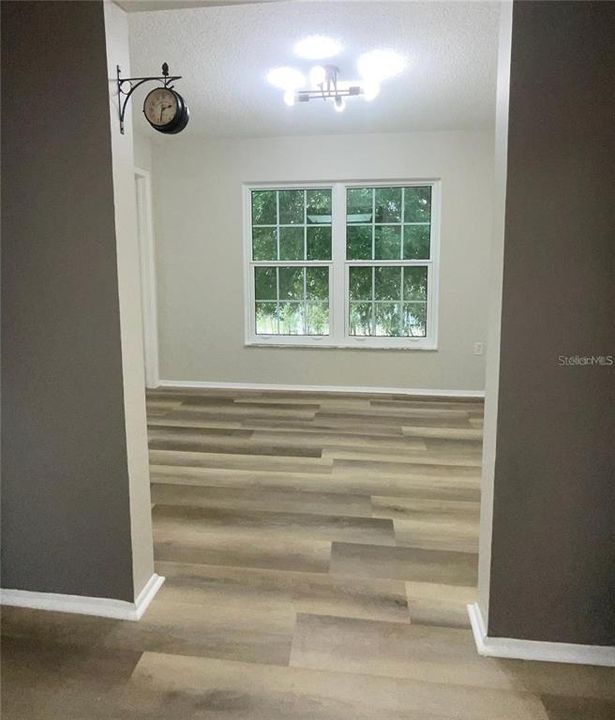 For Sale: $164,900 (2 beds, 1 baths, 1035 Square Feet)