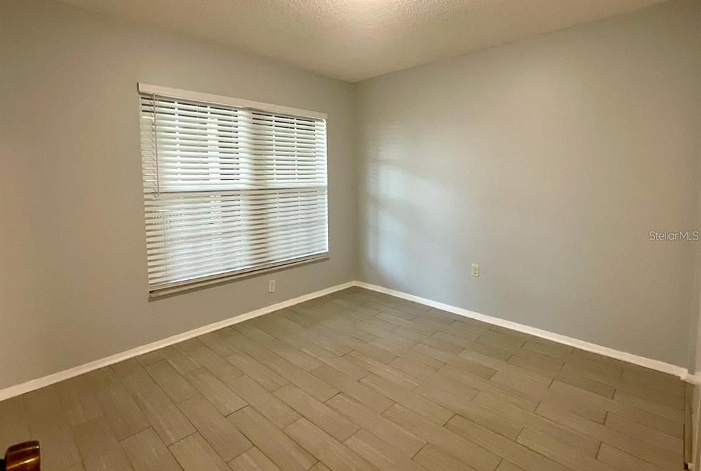 For Sale: $164,900 (2 beds, 1 baths, 1035 Square Feet)