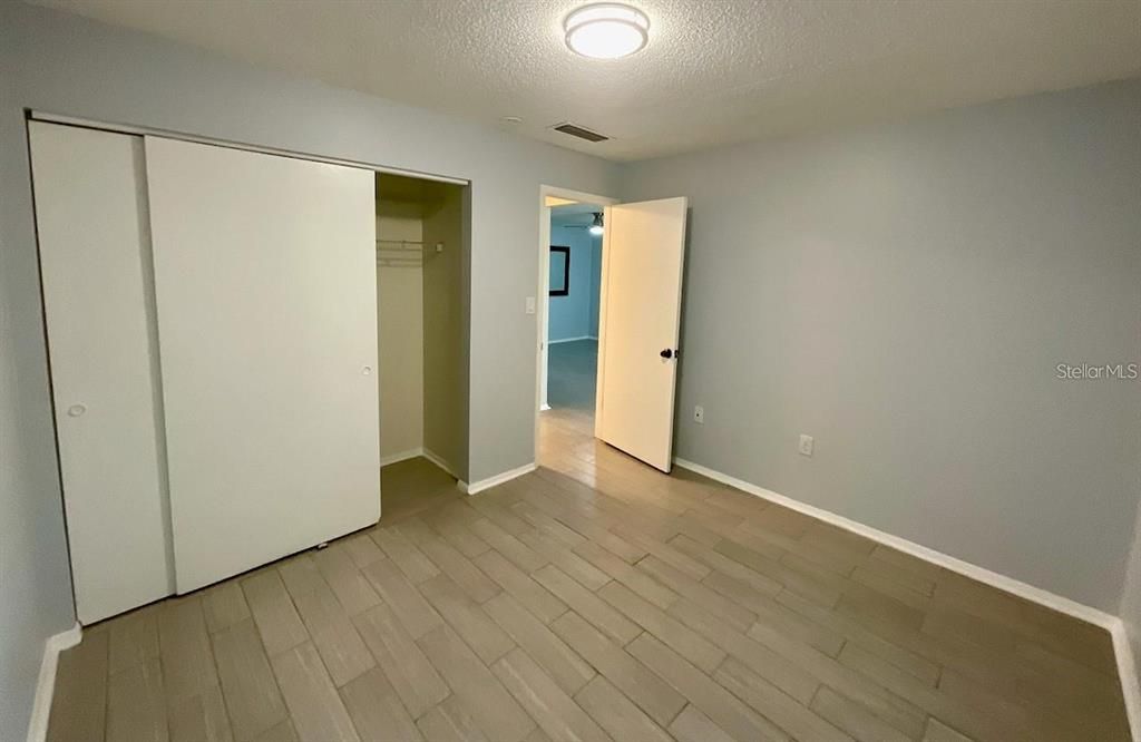 For Sale: $164,900 (2 beds, 1 baths, 1035 Square Feet)