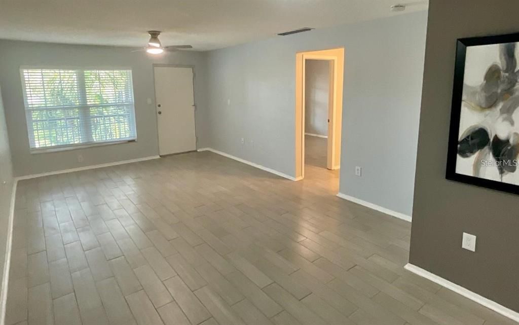 For Sale: $164,900 (2 beds, 1 baths, 1035 Square Feet)