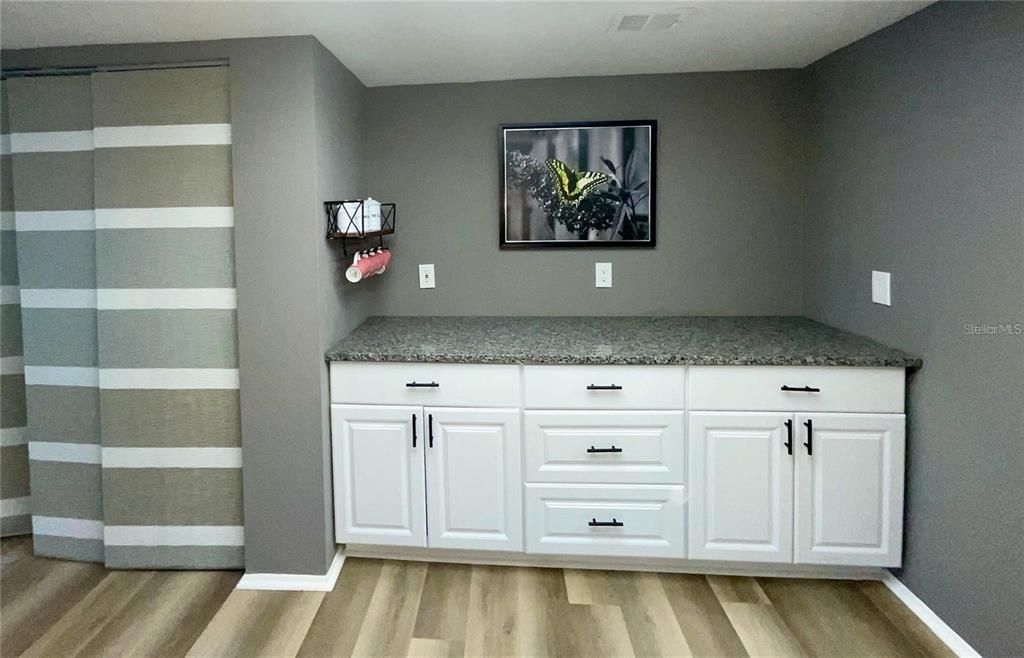 For Sale: $164,900 (2 beds, 1 baths, 1035 Square Feet)