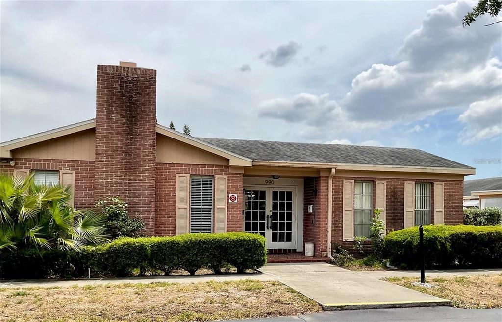 For Sale: $164,900 (2 beds, 1 baths, 1035 Square Feet)