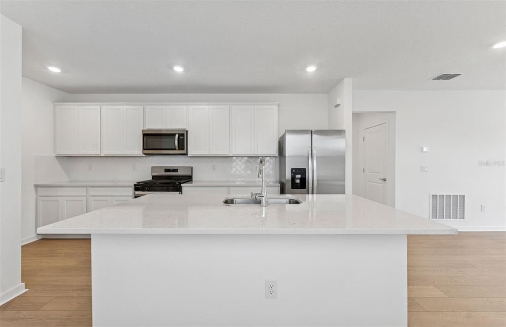 For Sale: $365,630 (3 beds, 2 baths, 1707 Square Feet)