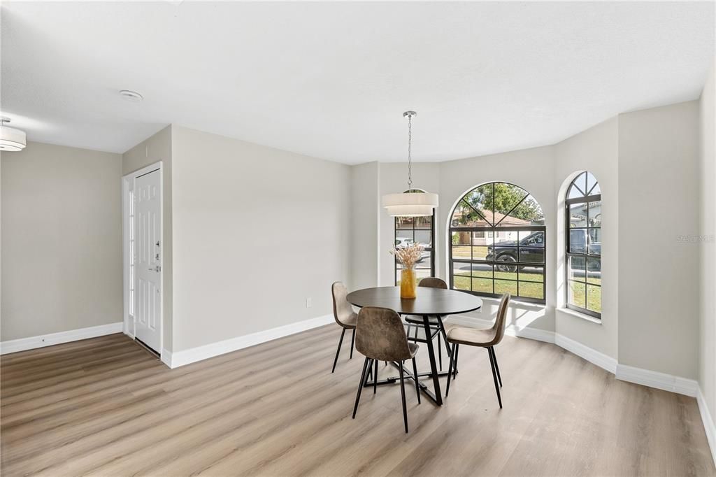 For Sale: $399,900 (3 beds, 2 baths, 1662 Square Feet)