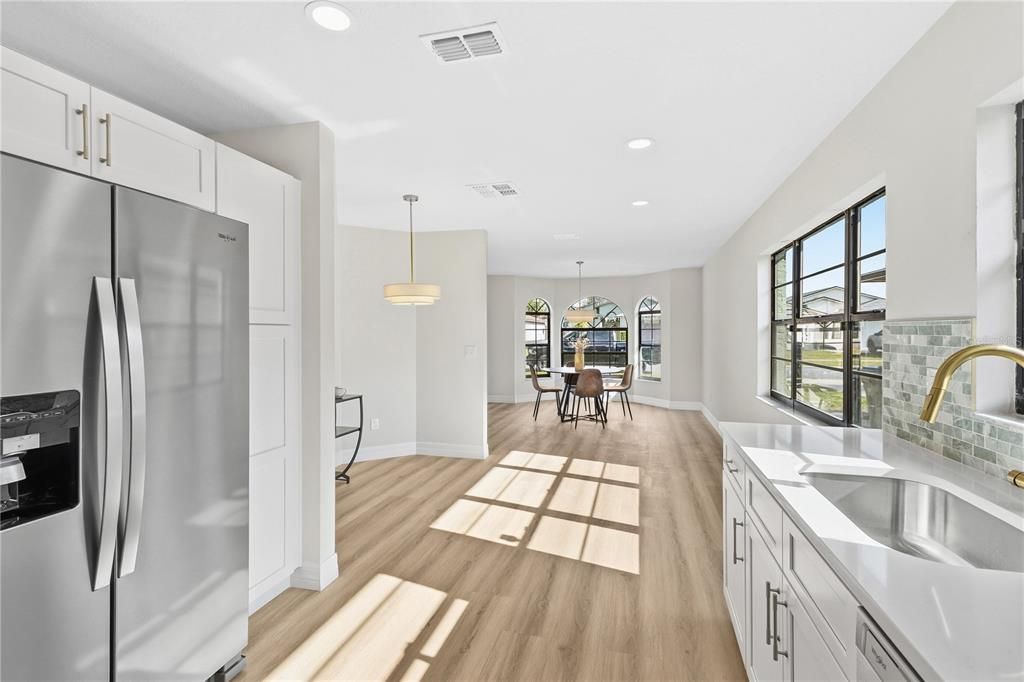 For Sale: $399,900 (3 beds, 2 baths, 1662 Square Feet)