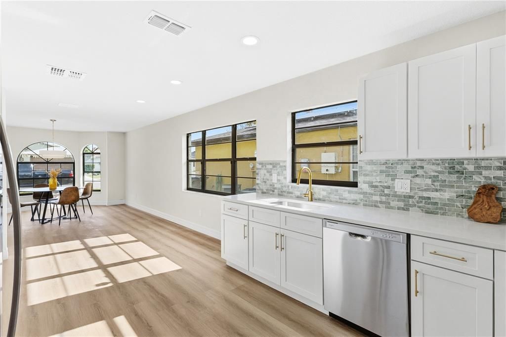 For Sale: $399,900 (3 beds, 2 baths, 1662 Square Feet)