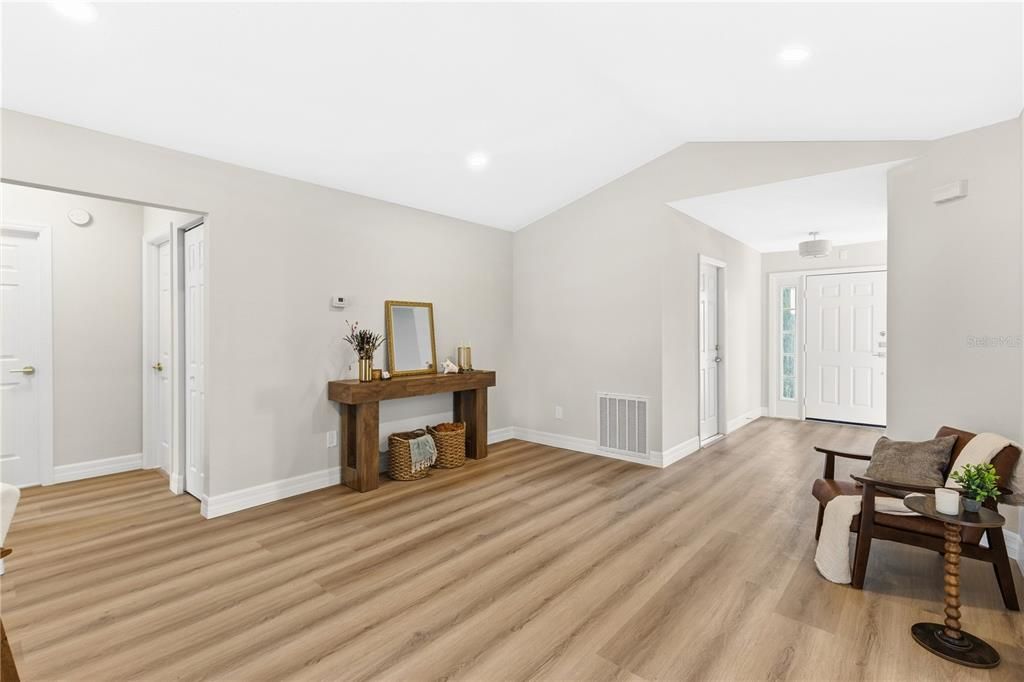 For Sale: $399,900 (3 beds, 2 baths, 1662 Square Feet)