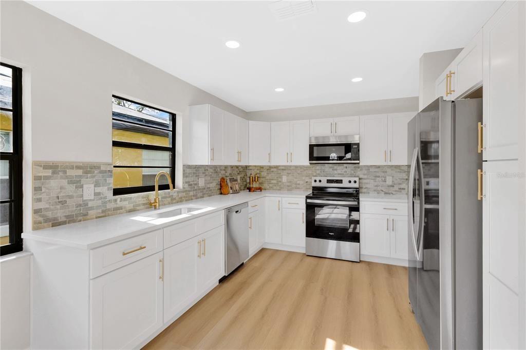 For Sale: $399,900 (3 beds, 2 baths, 1662 Square Feet)