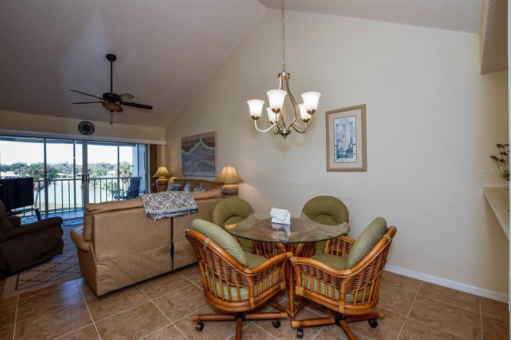 For Sale: $169,900 (2 beds, 2 baths, 946 Square Feet)