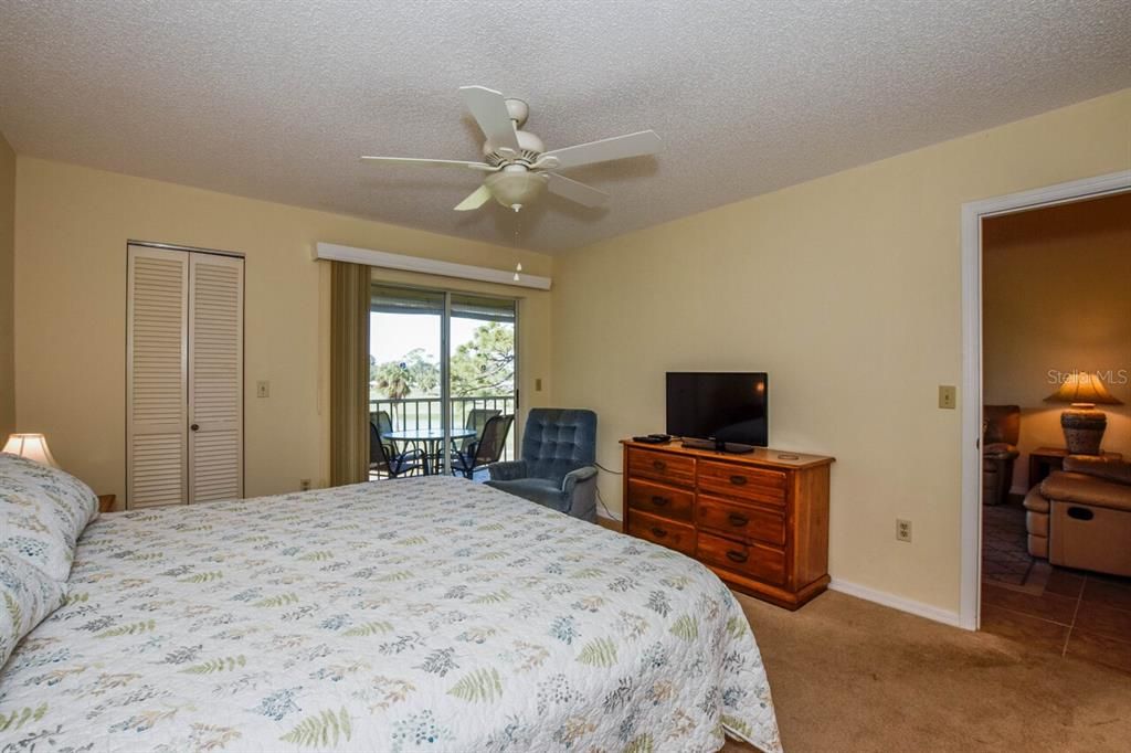 For Sale: $169,900 (2 beds, 2 baths, 946 Square Feet)