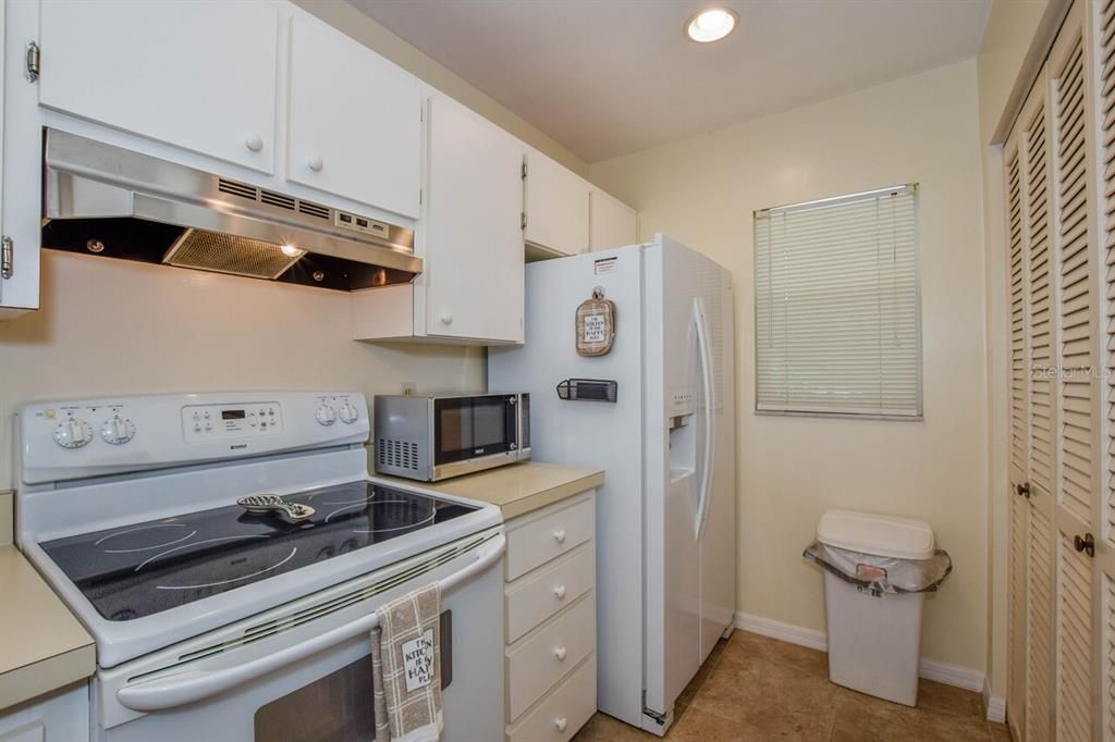 For Sale: $169,900 (2 beds, 2 baths, 946 Square Feet)