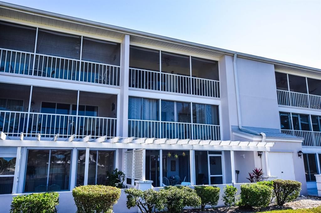 For Sale: $169,900 (2 beds, 2 baths, 946 Square Feet)