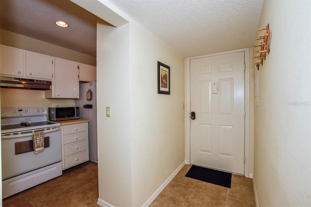 For Sale: $169,900 (2 beds, 2 baths, 946 Square Feet)