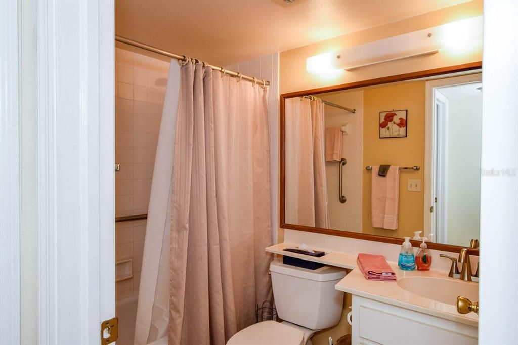 For Sale: $169,900 (2 beds, 2 baths, 946 Square Feet)