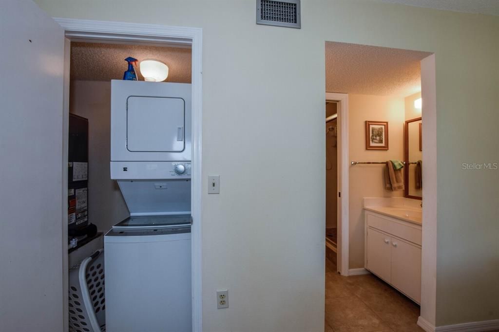 For Sale: $169,900 (2 beds, 2 baths, 946 Square Feet)