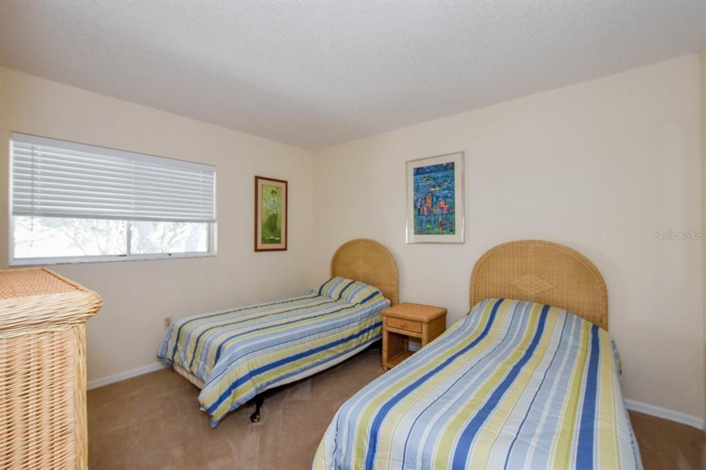 For Sale: $169,900 (2 beds, 2 baths, 946 Square Feet)