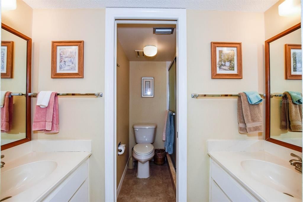 For Sale: $169,900 (2 beds, 2 baths, 946 Square Feet)