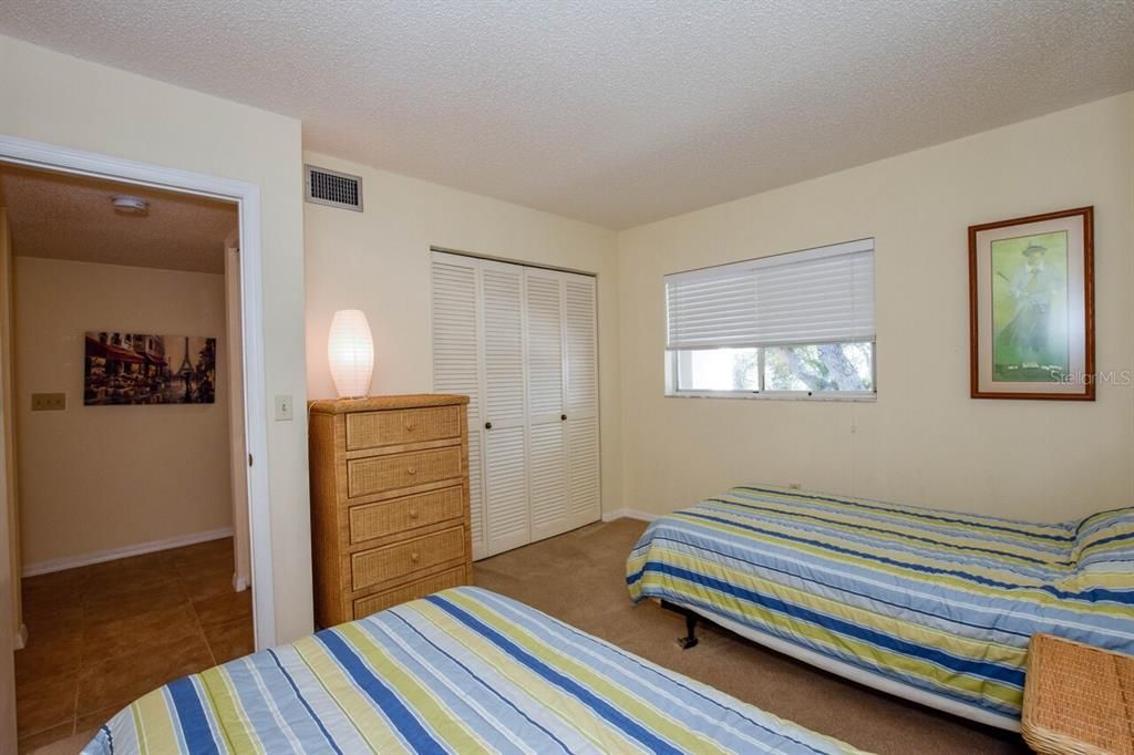 For Sale: $169,900 (2 beds, 2 baths, 946 Square Feet)