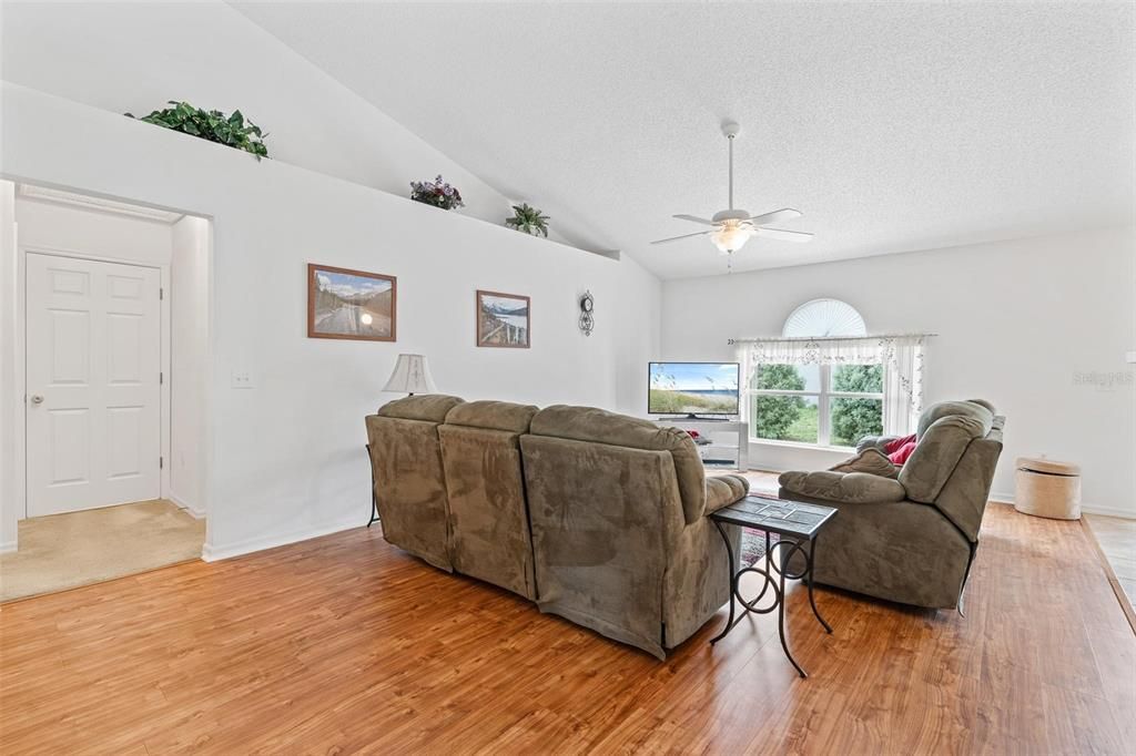 For Sale: $235,000 (3 beds, 2 baths, 1635 Square Feet)