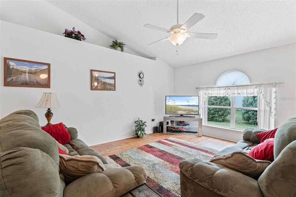 For Sale: $235,000 (3 beds, 2 baths, 1635 Square Feet)