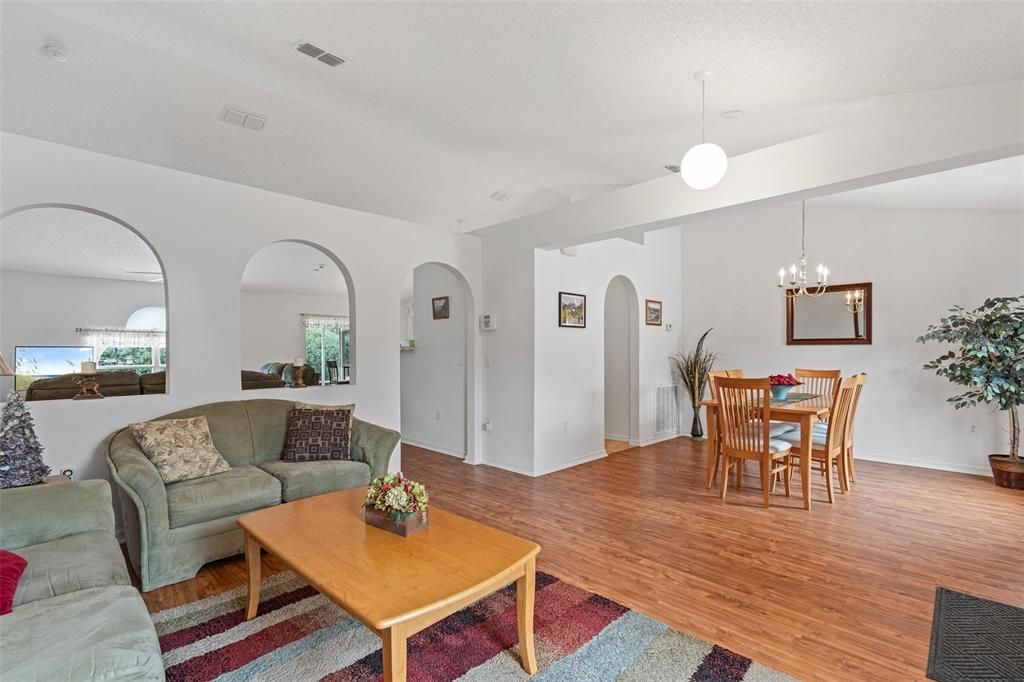 For Sale: $235,000 (3 beds, 2 baths, 1635 Square Feet)