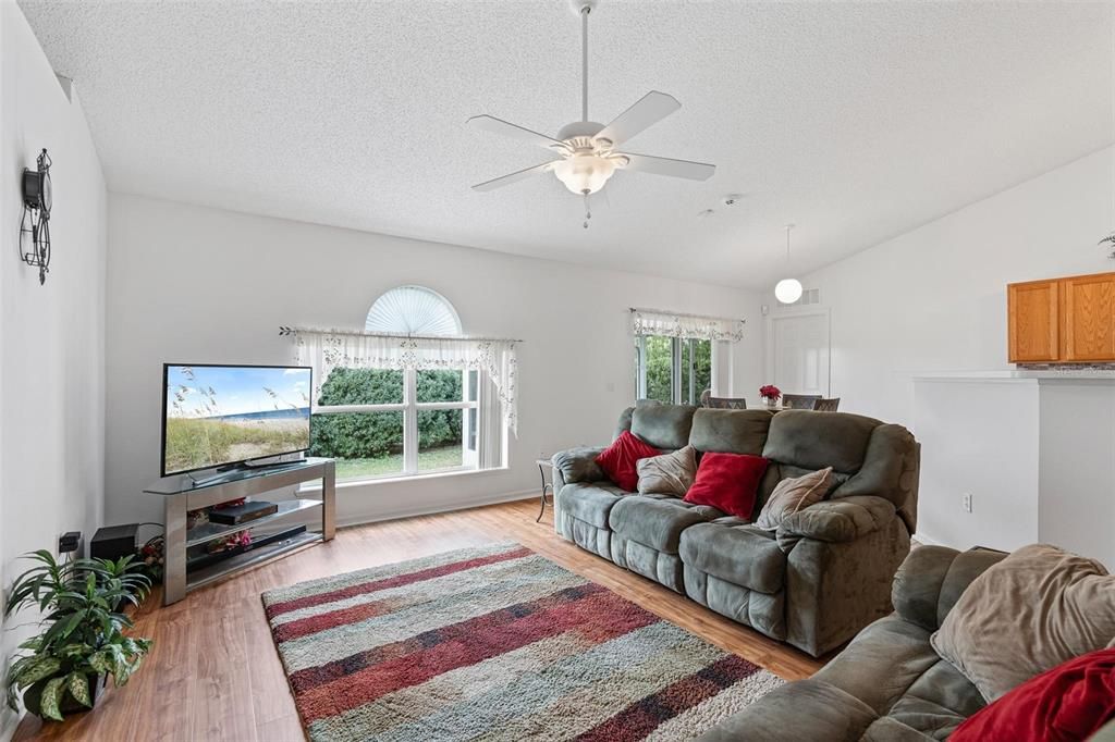 For Sale: $235,000 (3 beds, 2 baths, 1635 Square Feet)