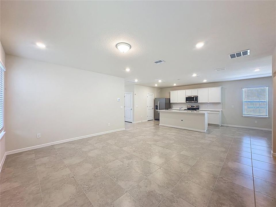 出租: $2,700 (4 贝兹, 2 浴室, 1700 平方英尺)