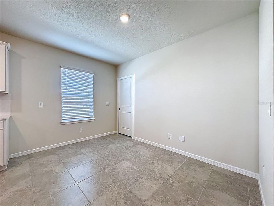 出租: $2,700 (4 贝兹, 2 浴室, 1700 平方英尺)