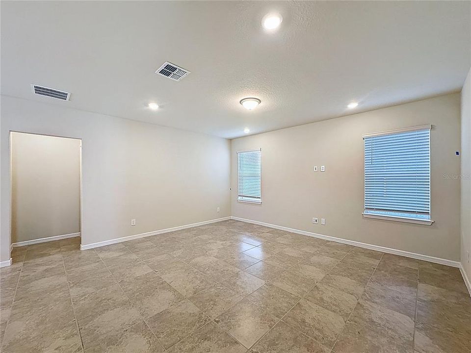 出租: $2,700 (4 贝兹, 2 浴室, 1700 平方英尺)