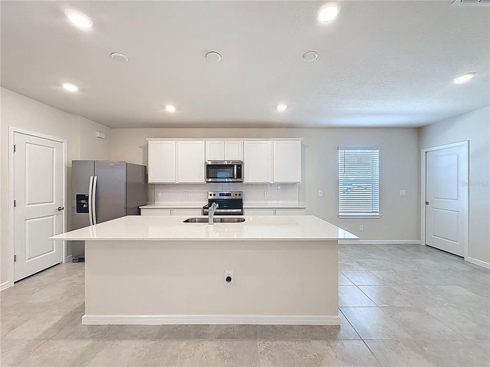 出租: $2,700 (4 贝兹, 2 浴室, 1700 平方英尺)