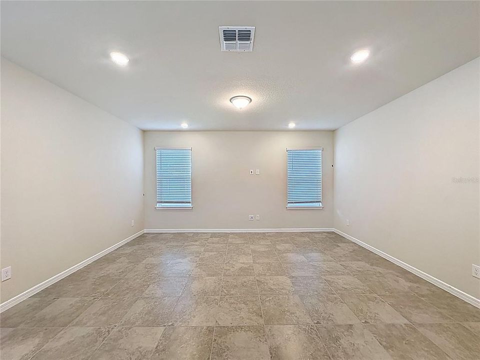 出租: $2,700 (4 贝兹, 2 浴室, 1700 平方英尺)