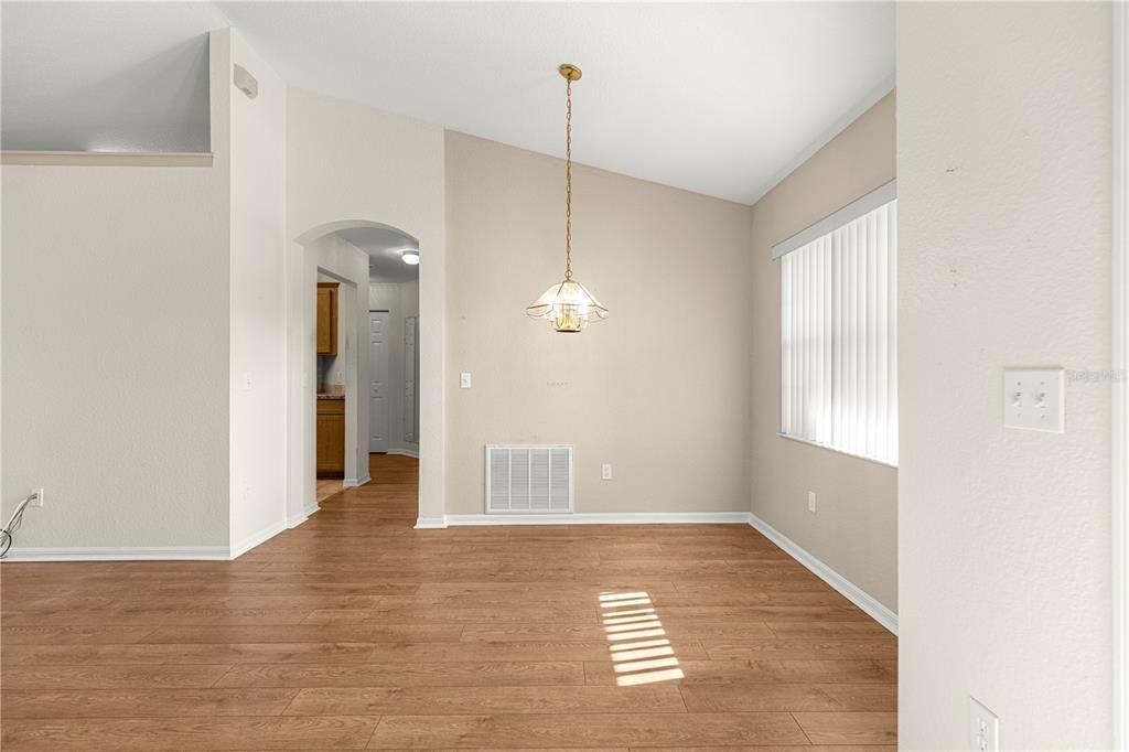 En Venta: $279,900 (3 camas, 2 baños, 1717 Pies cuadrados)