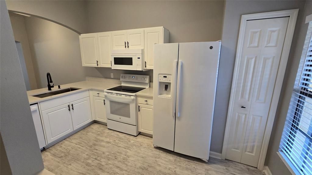 For Sale: $289,000 (2 beds, 2 baths, 1080 Square Feet)