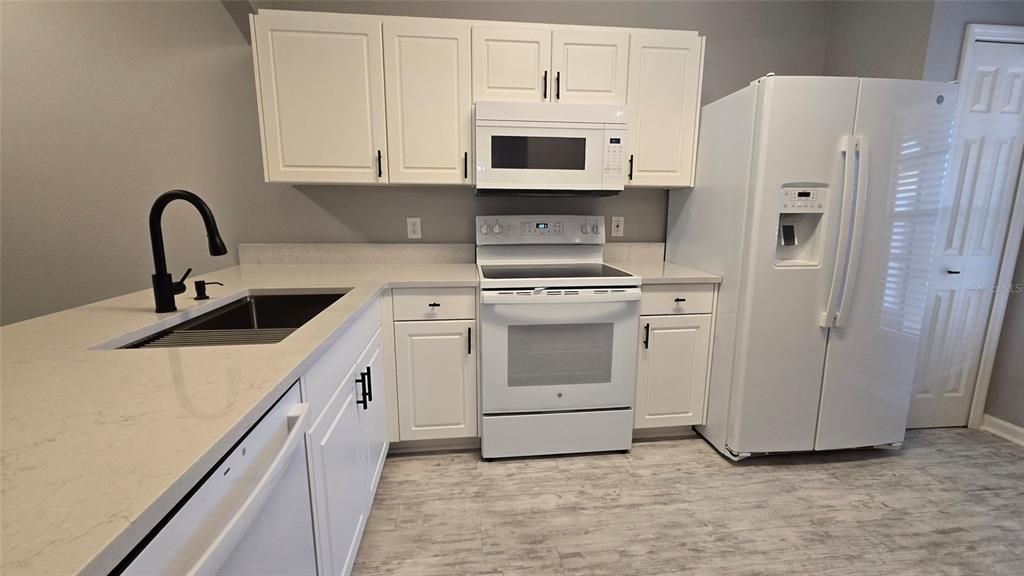 For Sale: $289,000 (2 beds, 2 baths, 1080 Square Feet)